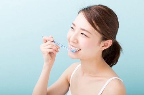 取り外せるから、食事も歯みがきも快適